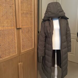 Lululemon StretchSeal Sleet Street Long Jacket NWOT - never worn - Size 8